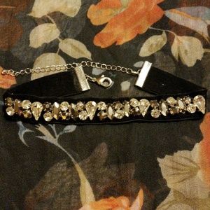 Velvet and stones choker